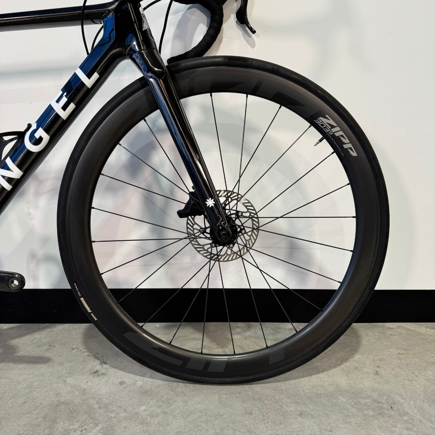 Angel Works Voss Record Black 51 (RD510006). Detalle Rueda delantera