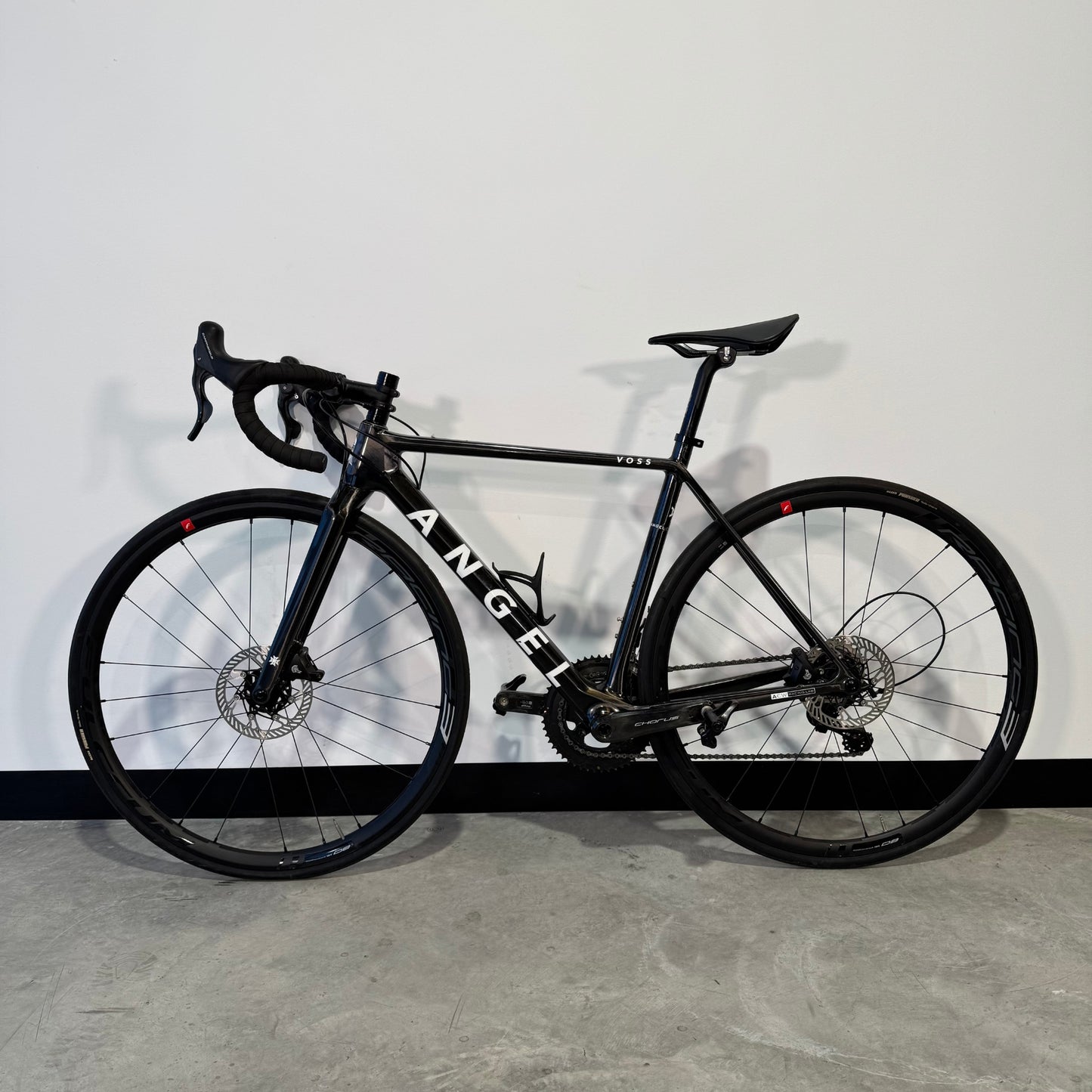 Angel Works Voss Record Black 51 (RD510007). Detalle Lateral