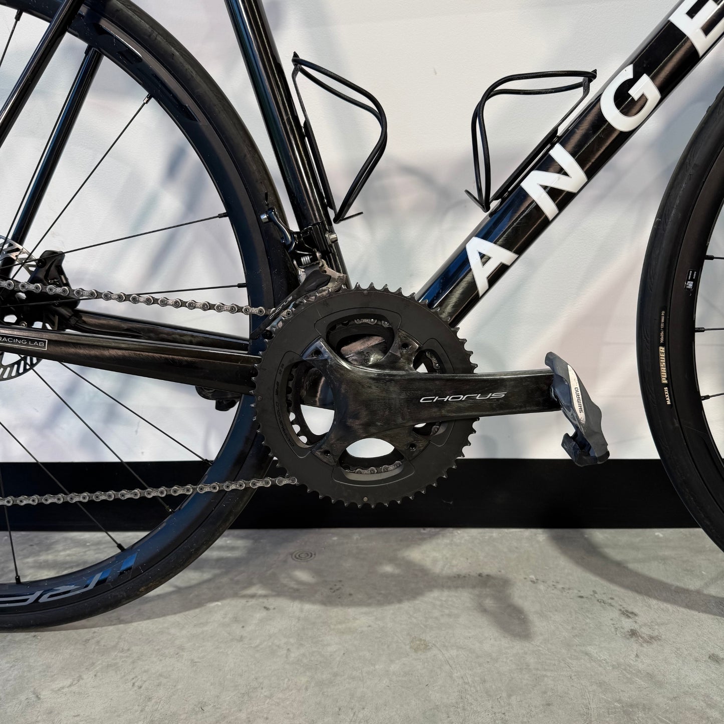 Angel Works Voss Record Black 56 (RD560017). Detalle grupo