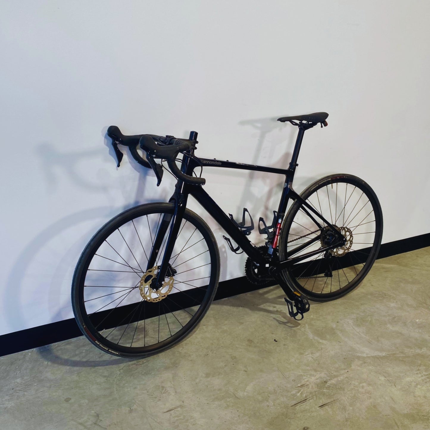 Cannondale Synapse Carbon 3 L Black Pearl 56 (TD02426). Detalle Lateral