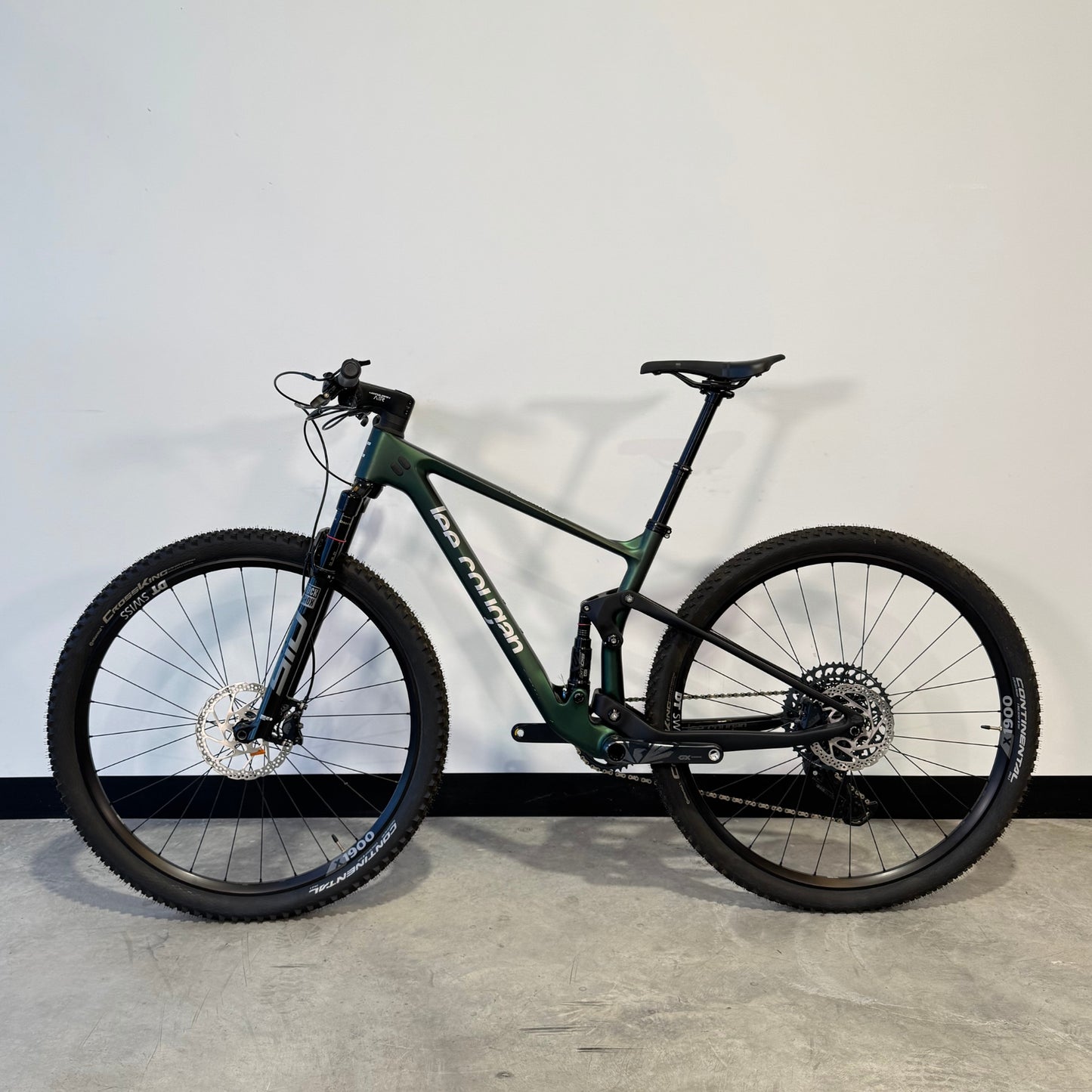 Lee Cougan Crossfire 428 Carbon Green M (22CX-A-1071). Detalle 360