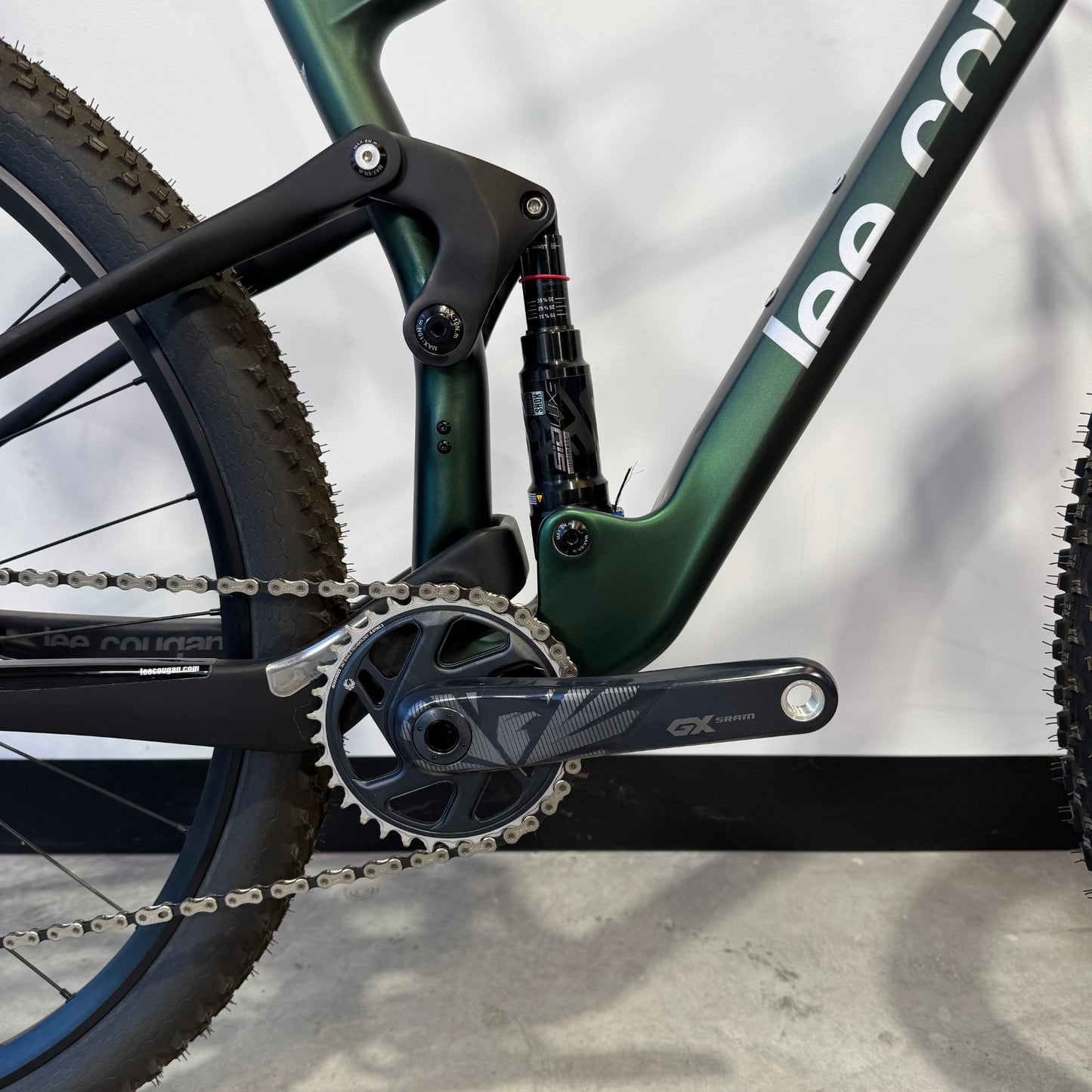 Lee Cougan Crossfire 428 Carbon Green M (22CX-A-1071). Detalle Grupo