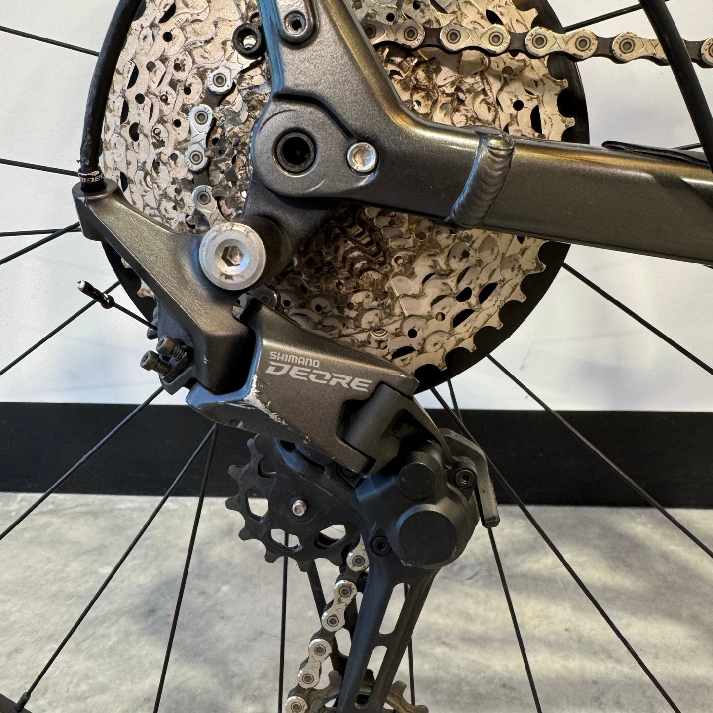 Specialized Sirrus X 4.0 Gloss Smoke- Cool Grey S (WSBC024051904R). Detalle cambio
