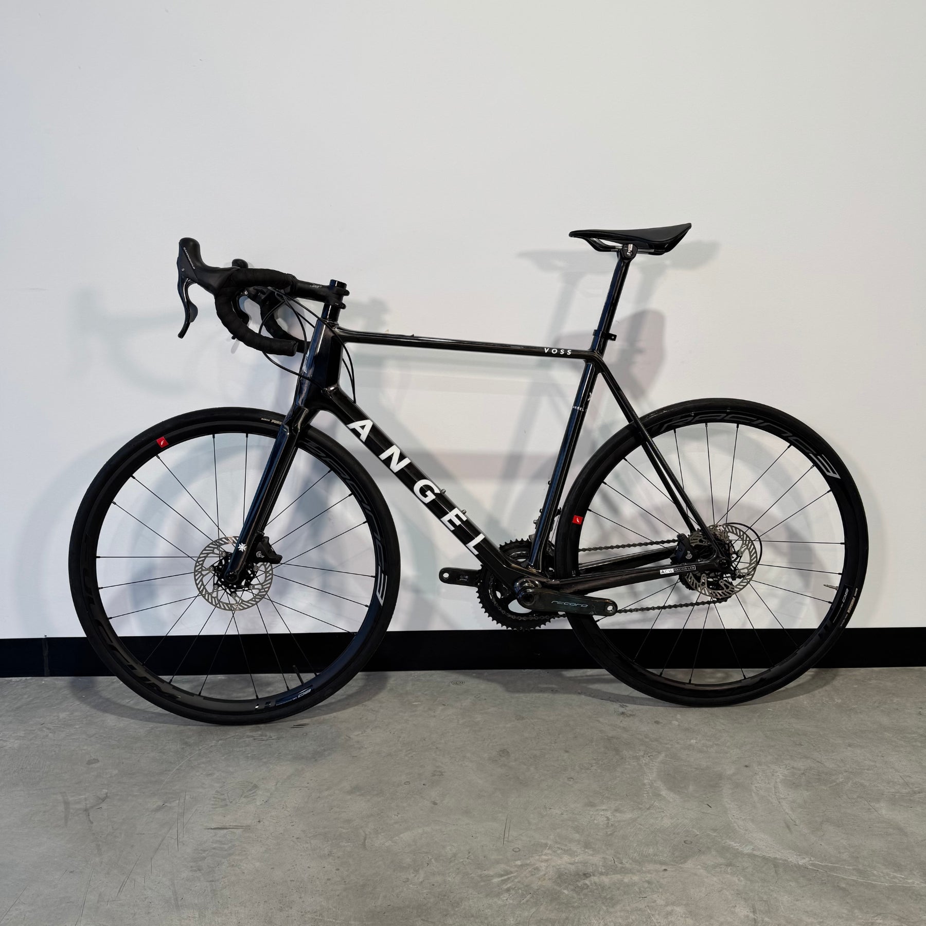 Angel Works Voss Record Black 58 (RD580004). Detalle lateral