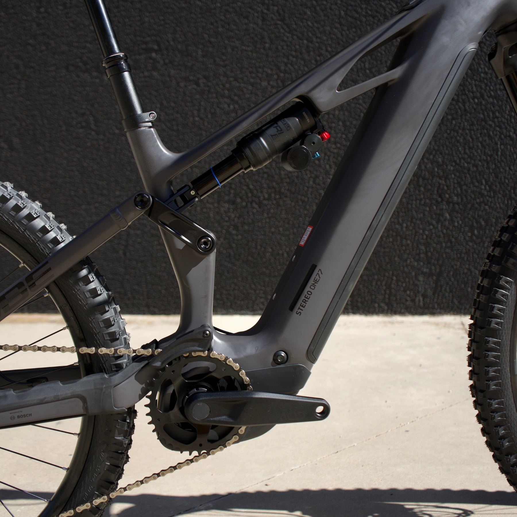 Bicicleta Cube Stereo Hybrid One77 Race 800 - Irongrey´n´black