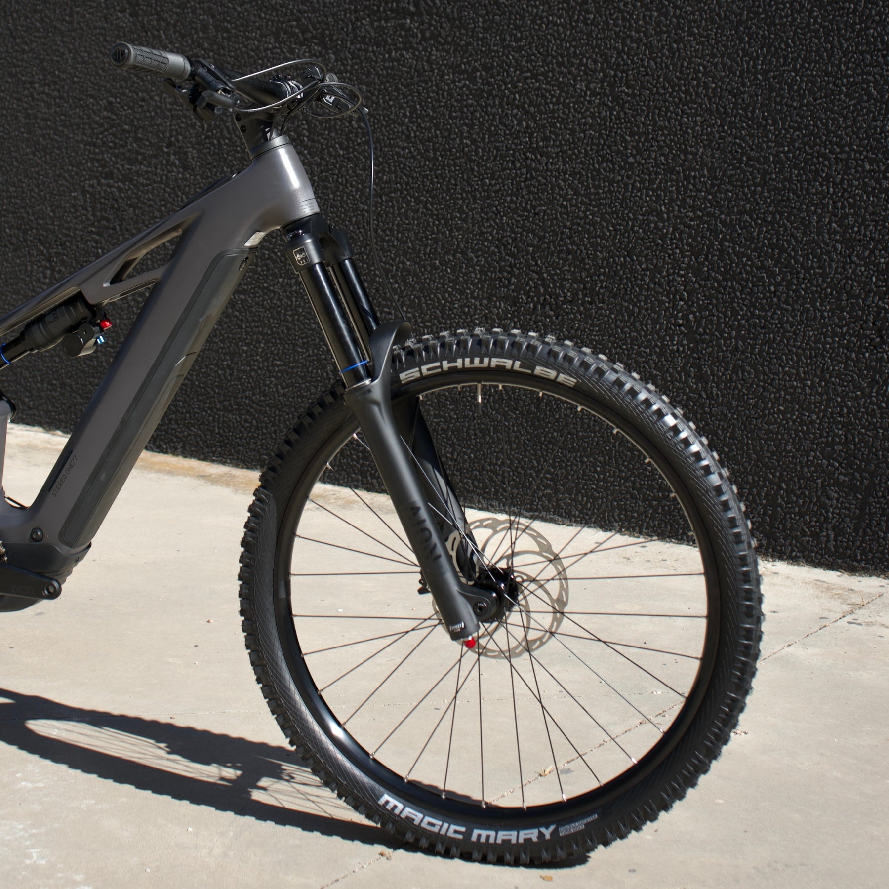 Bicicleta Cube Stereo Hybrid One77 Race 800 Irongrey´n´black