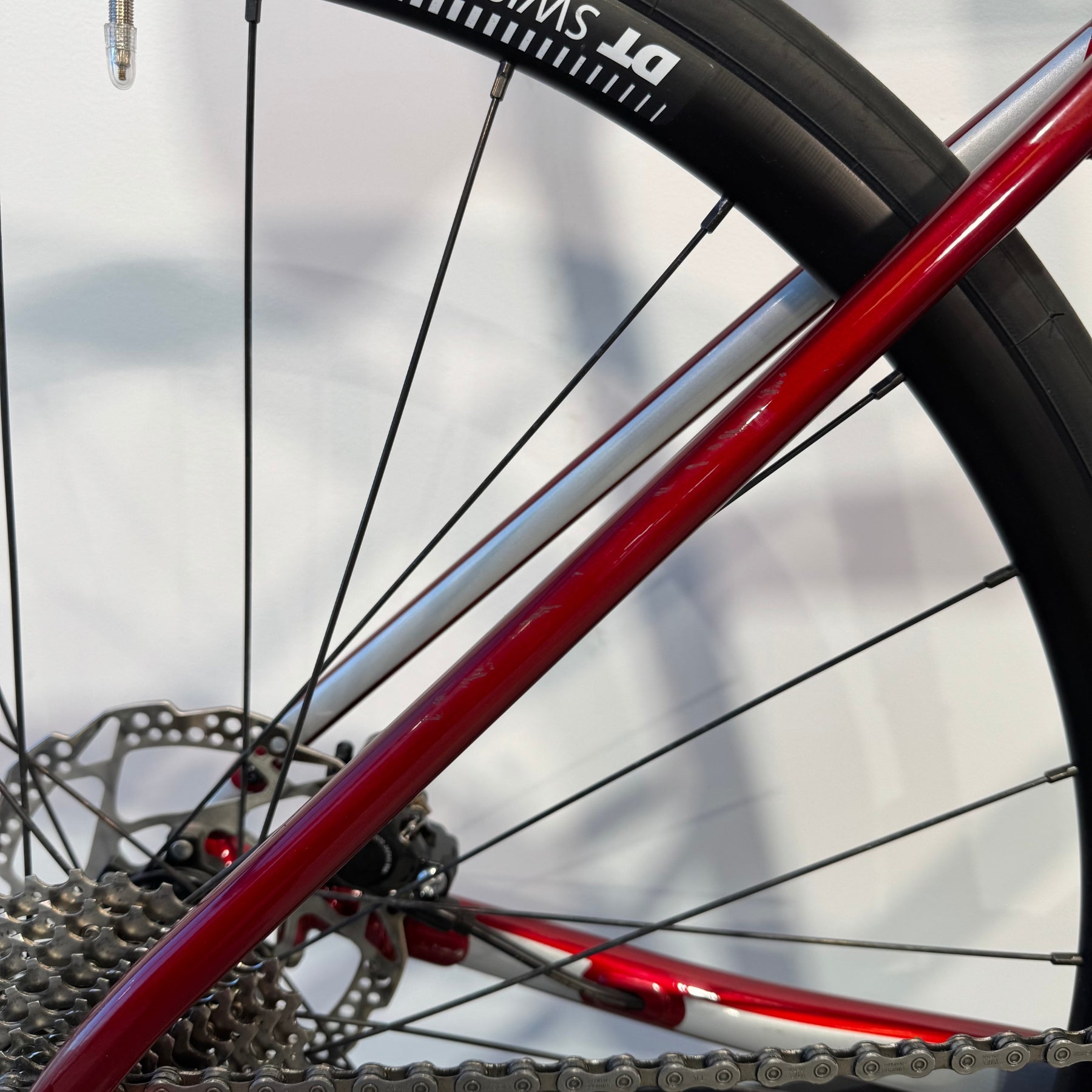 Cannondale CAAD13 Disc 105 Candy Red (54) HA40449 Detalle Vaina Derecha