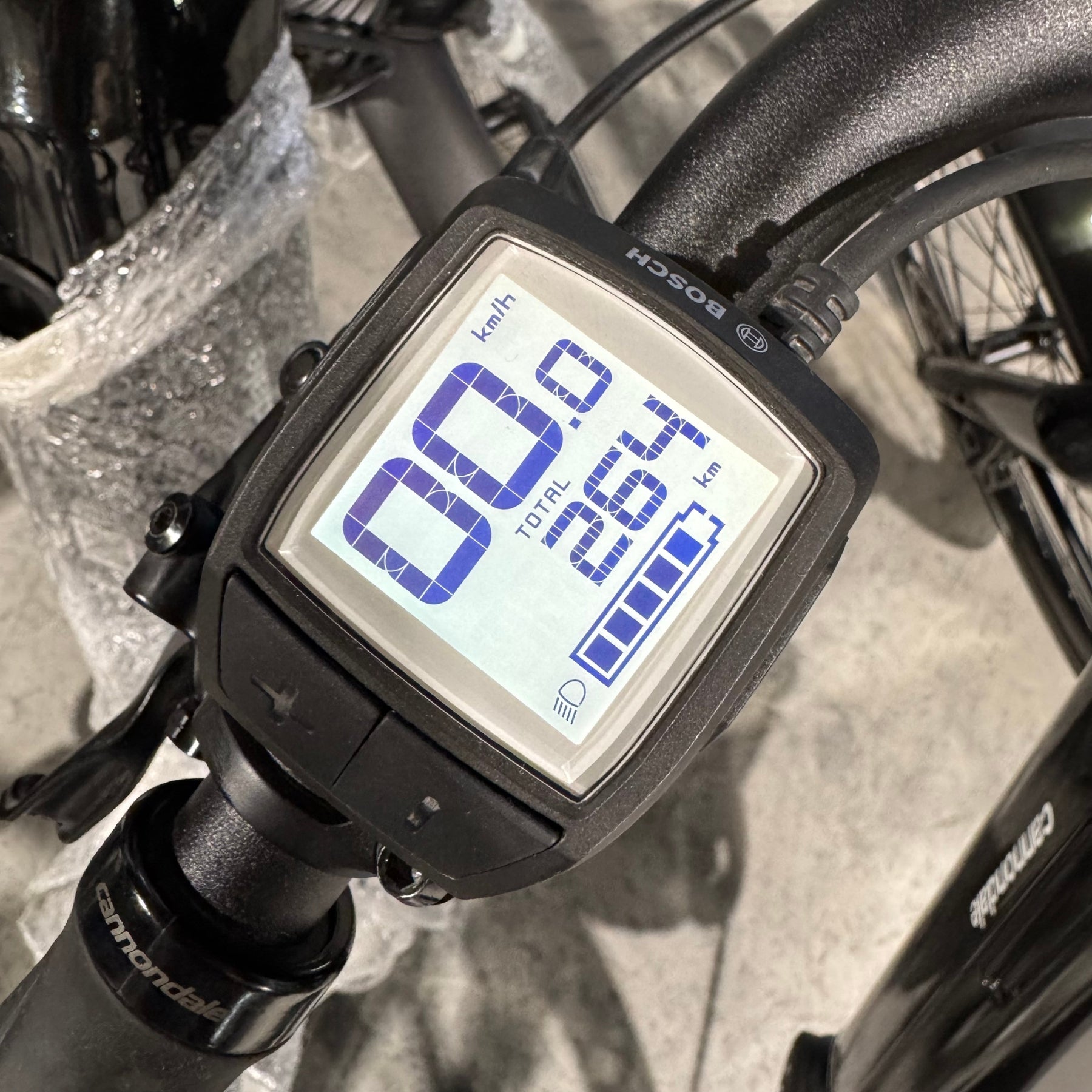 Cannondale Mavaro Neo 5+ Black Pearl MD (83752) Detalle Display