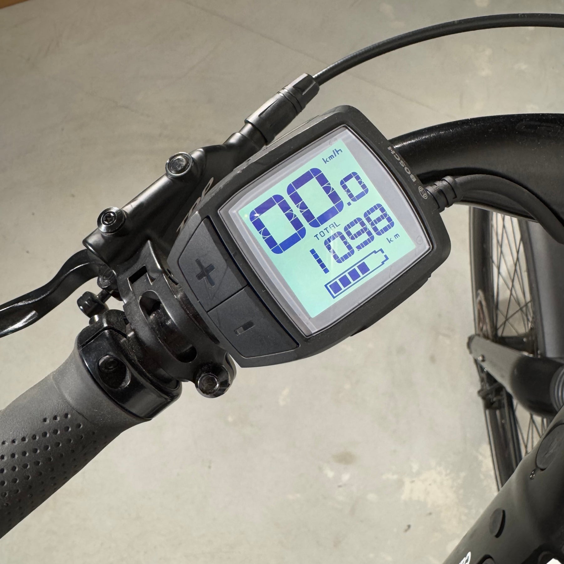 Cannondale Mavaro Neo 5+ Black Pearl M RA72185 Detalle Display