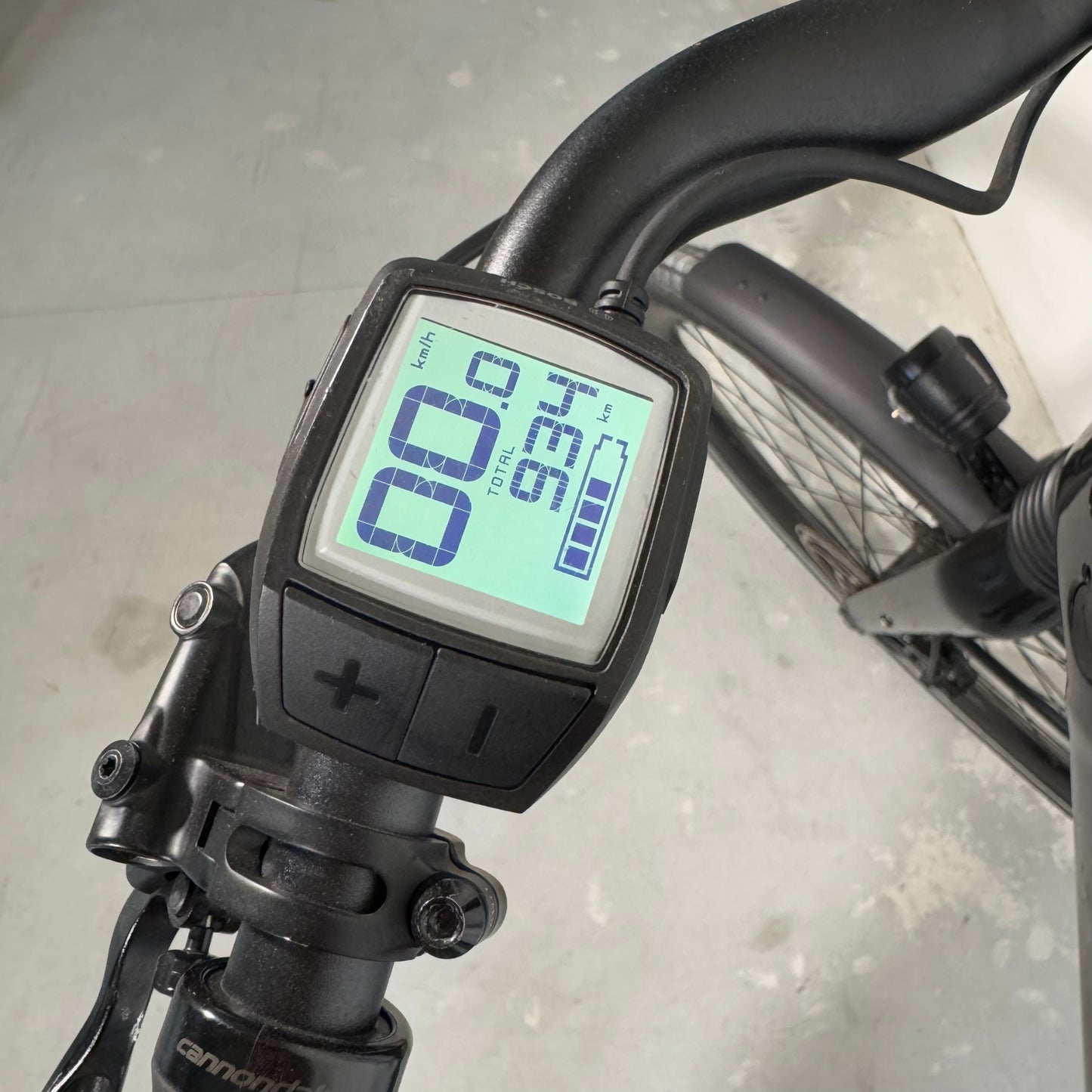 Cannondale Mavaro Neo 5+ Black Pearl M RA73545 Detalle Display