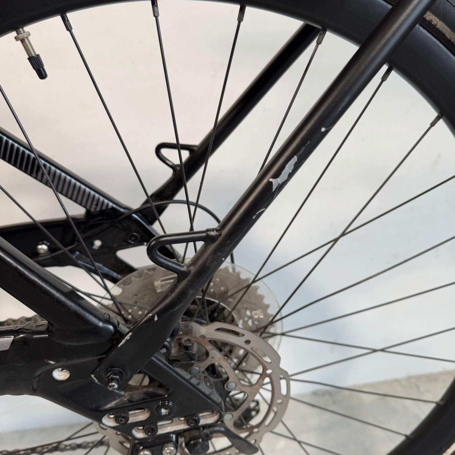 Cannondale Mavaro Neo 5+ Black Pearl M RA73545 Detalle Tirantes