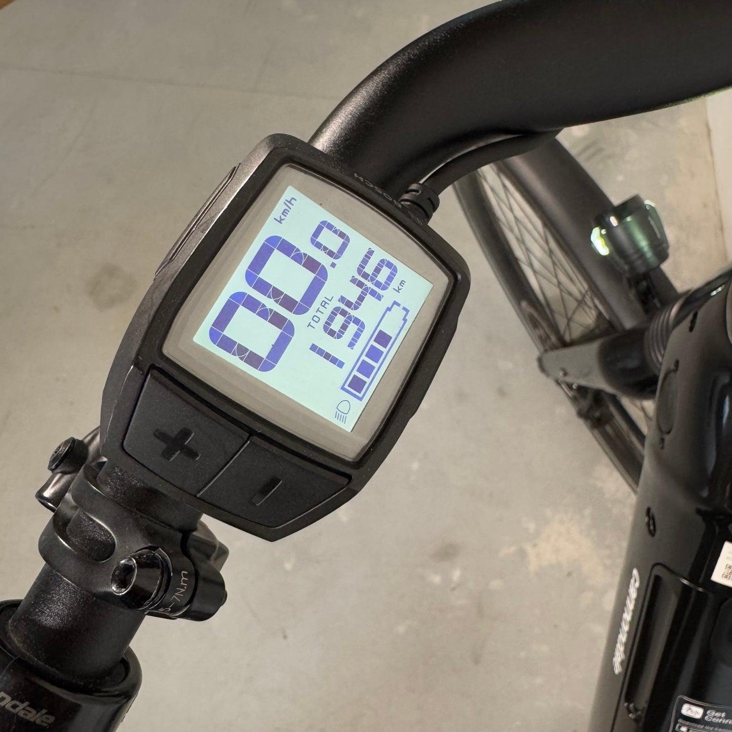 Cannondale Mavaro Neo 5+ Black Pearl M RA80930  Detalle Display