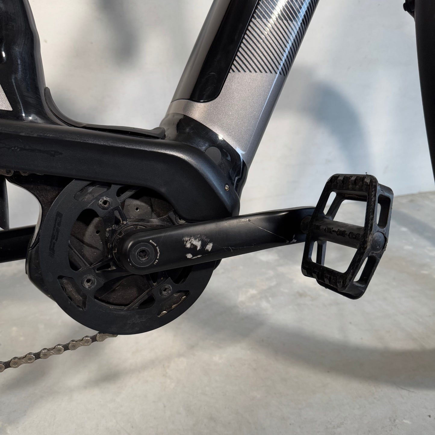 Cannondale Mavaro Neo 5+ Black Pearl M RA81036 Detalle Biela