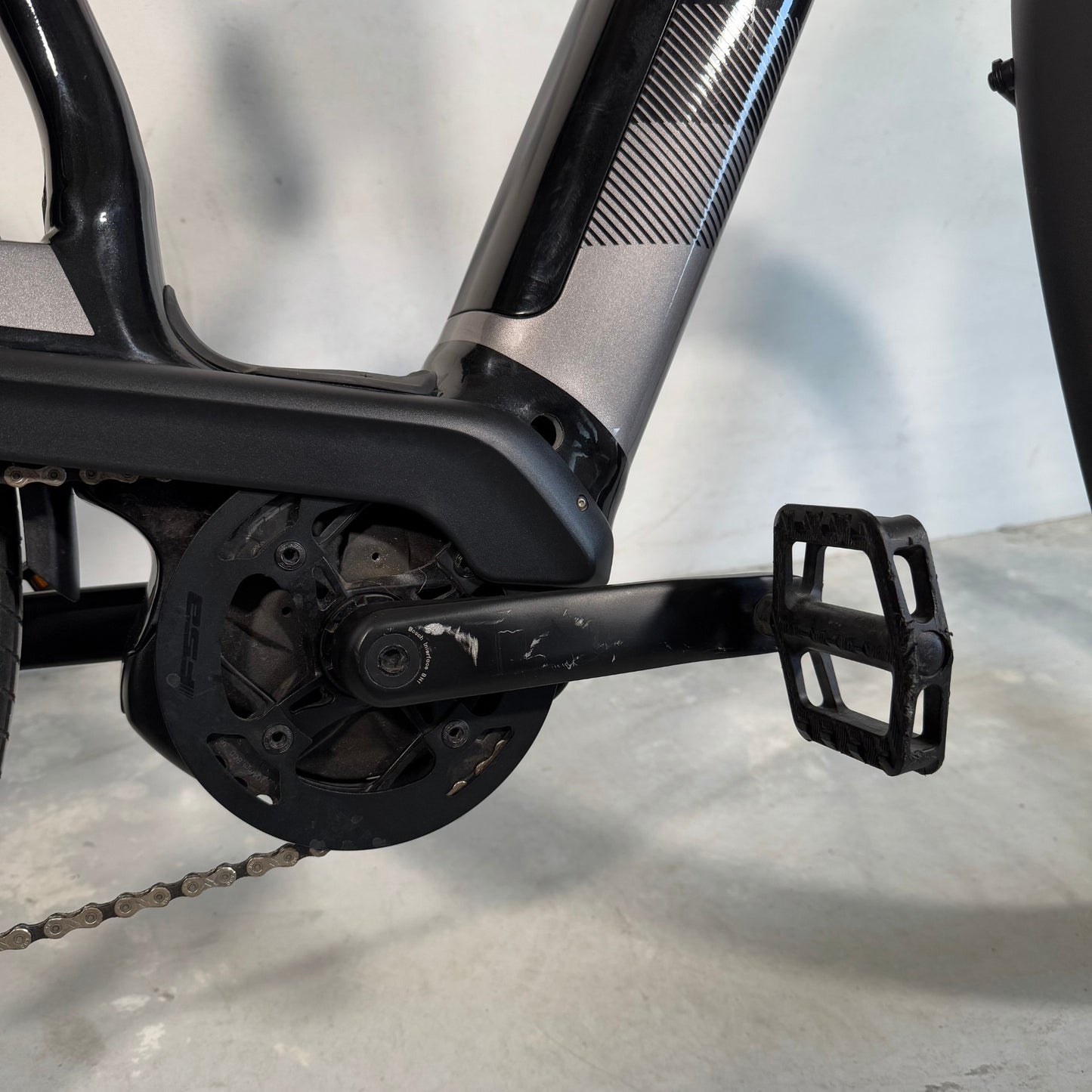 Cannondale Mavaro Neo 5+ Black Pearl M RA81046 Detalle Biela