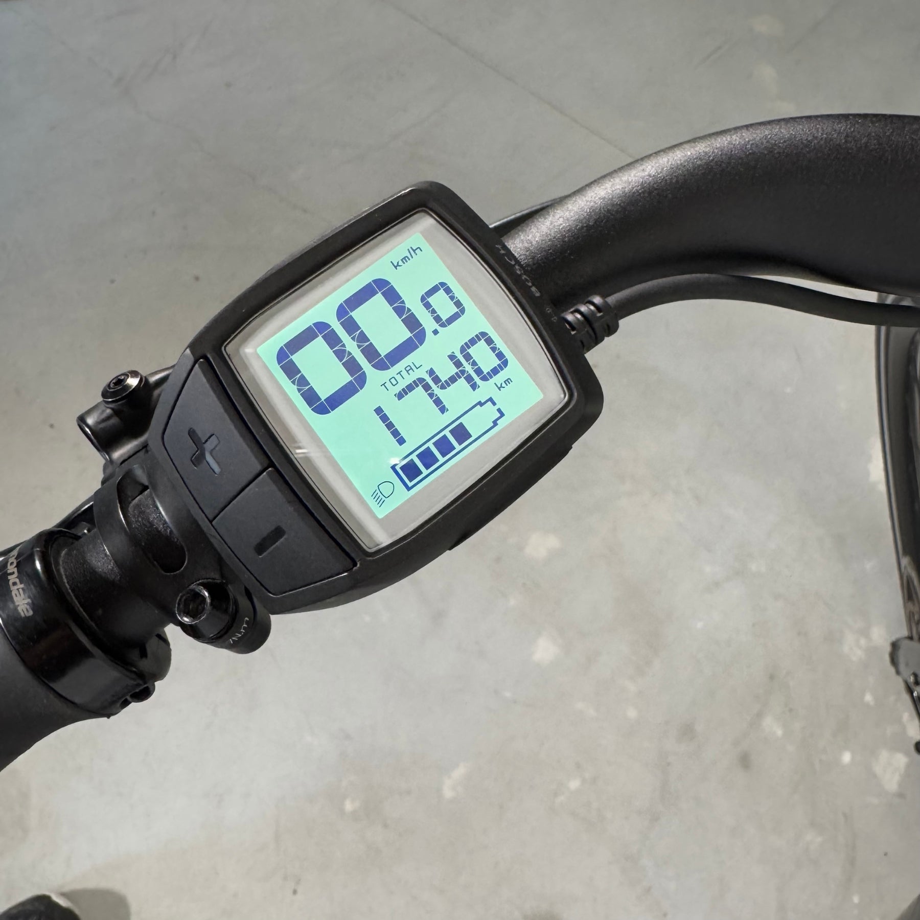 Cannondale Mavaro Neo 5+ Black Pearl M RA81046 Detalle Display