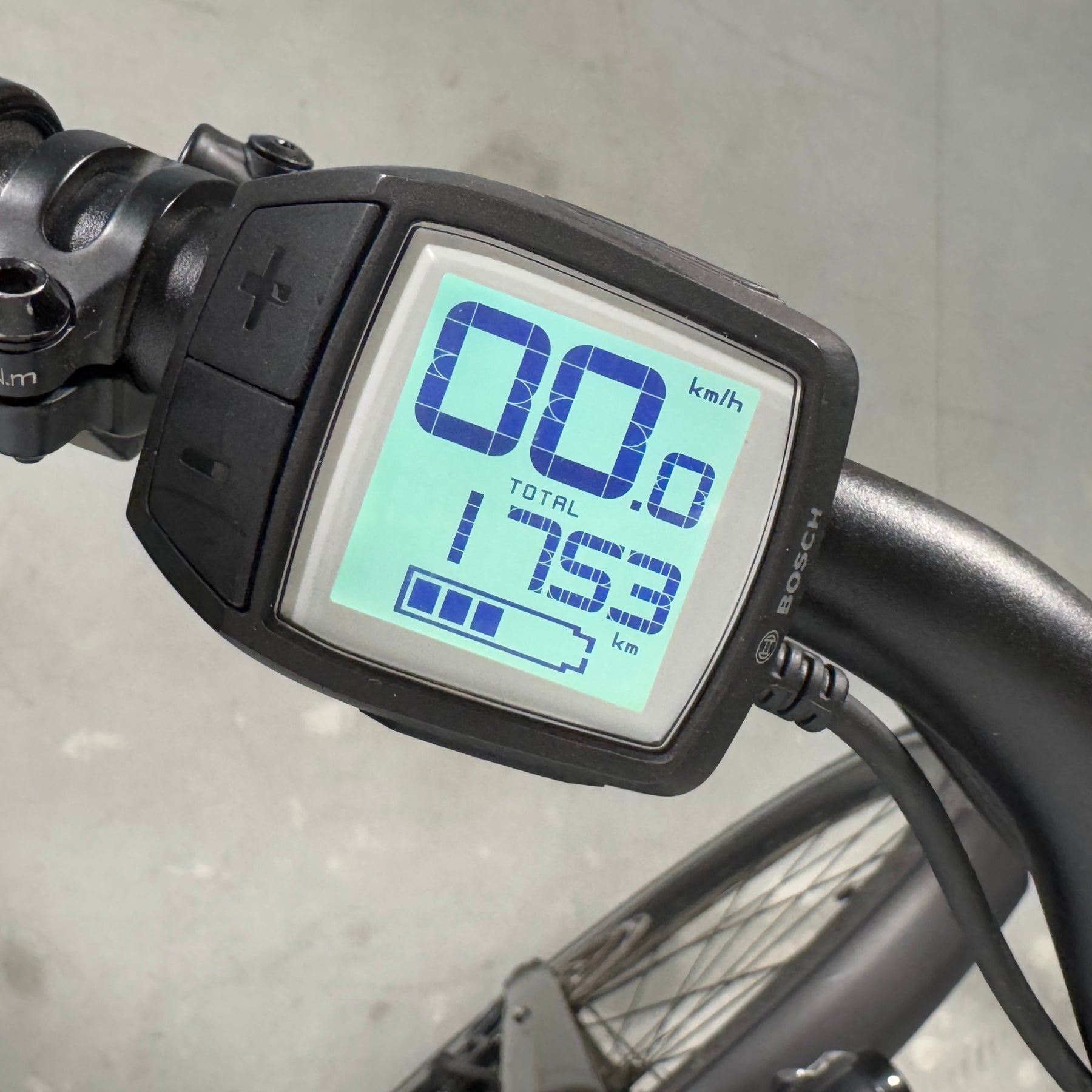 Cannondale Mavaro Neo 5+ Black Pearl M RA81140 Detalle Display