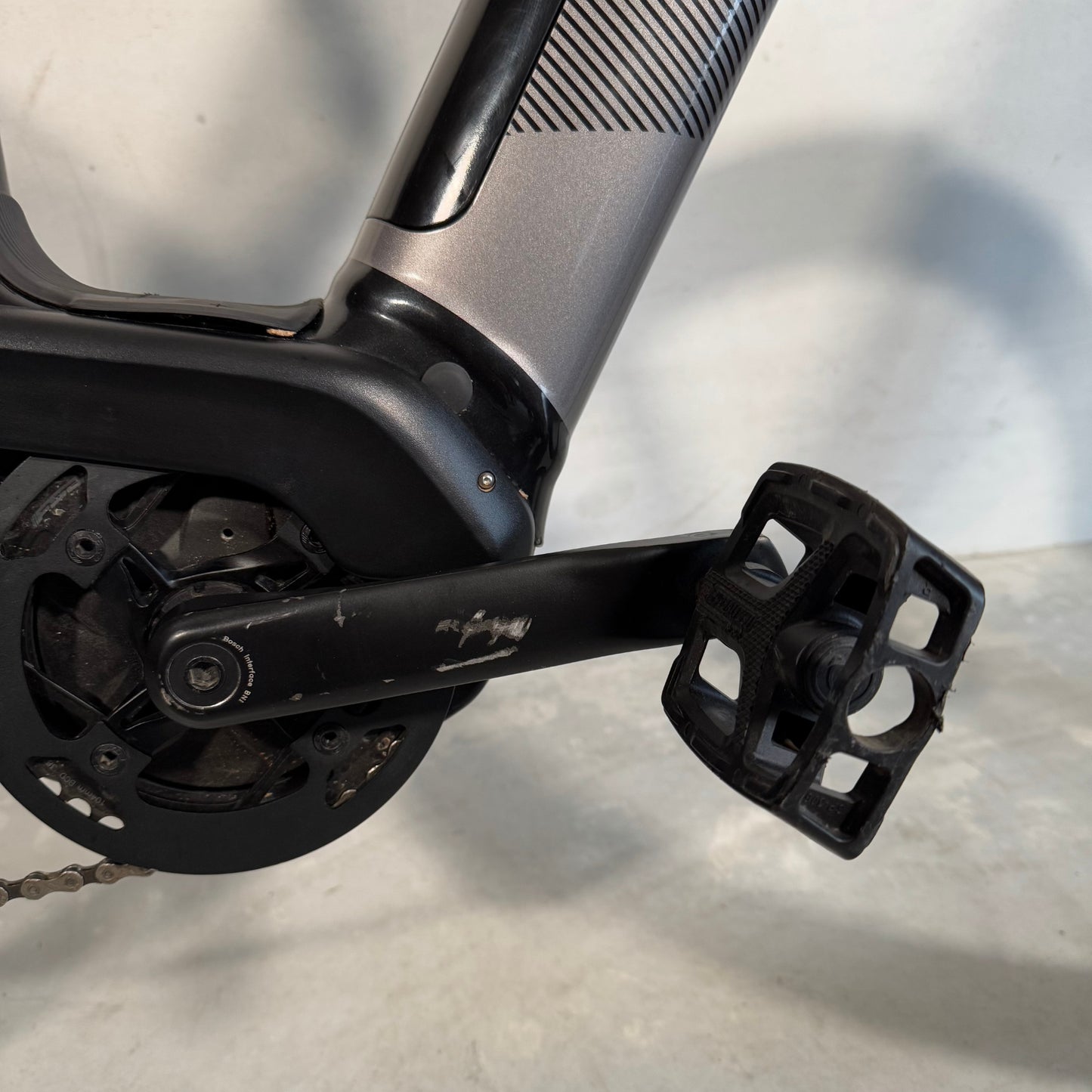 Cannondale Mavaro Neo 5+ Black Pearl M RA82842 Detalle Biela