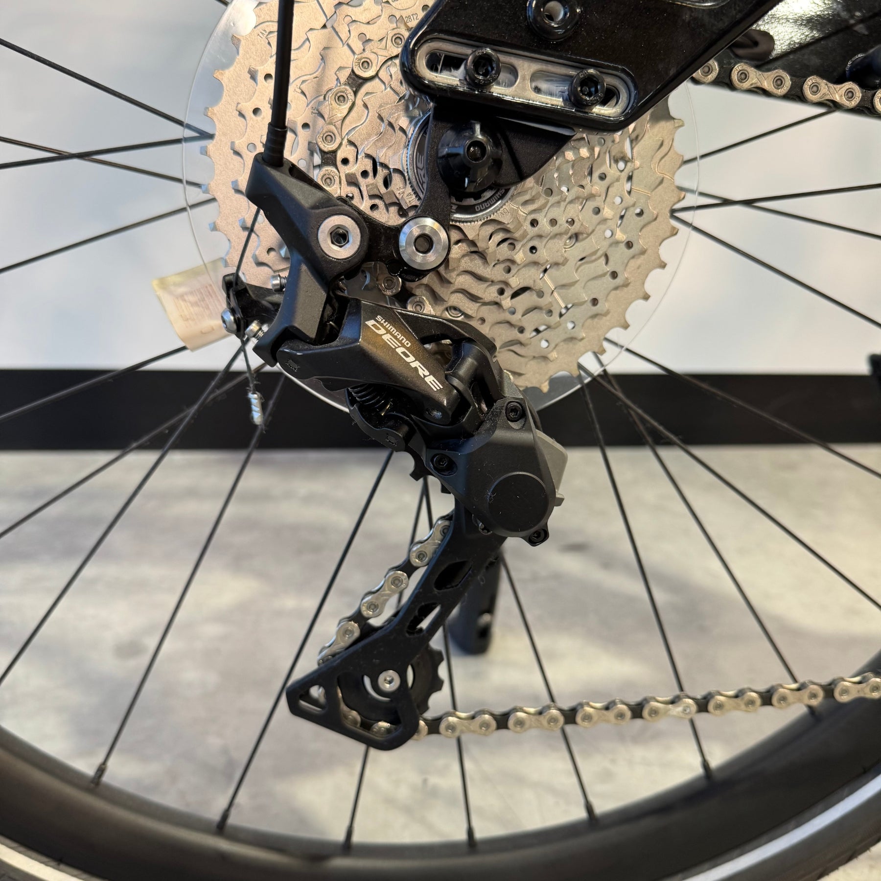 Cannondale Mavaro Neo 5+ Black Pearl M (RA80931). Detalle desviador