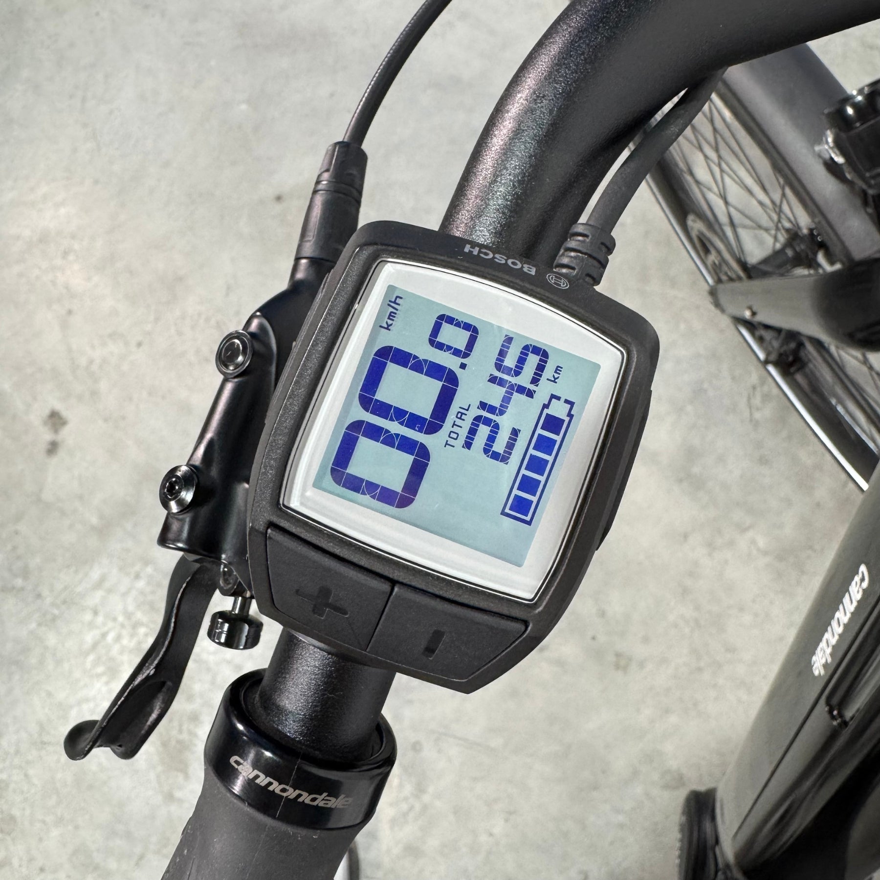 Cannondale Mavaro Neo 5+ Black Pearl S RA80818 Detalle Display