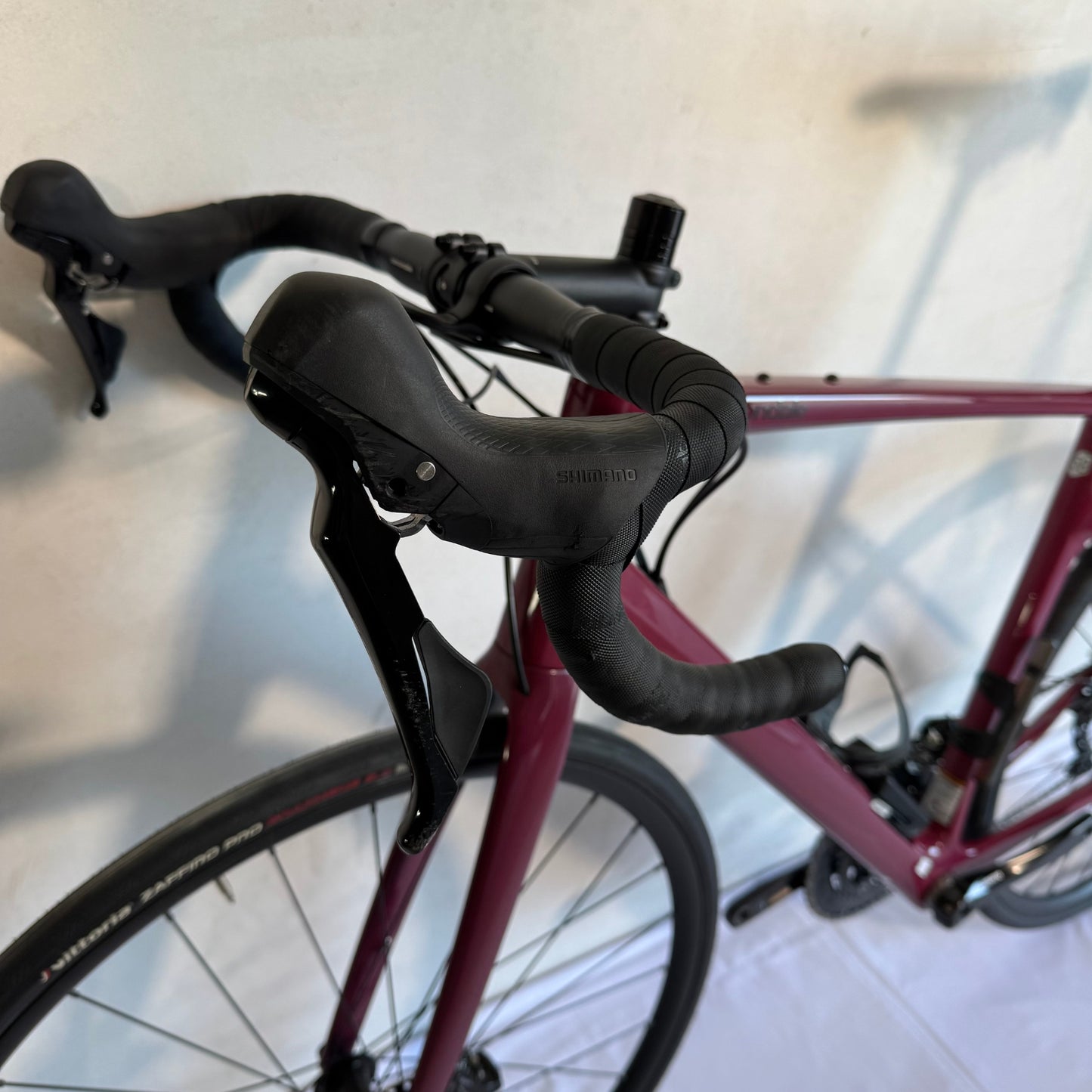 Cannondale Synapse Carbon 3 L Black Cherry 58 TD03634 Detalle Maneta