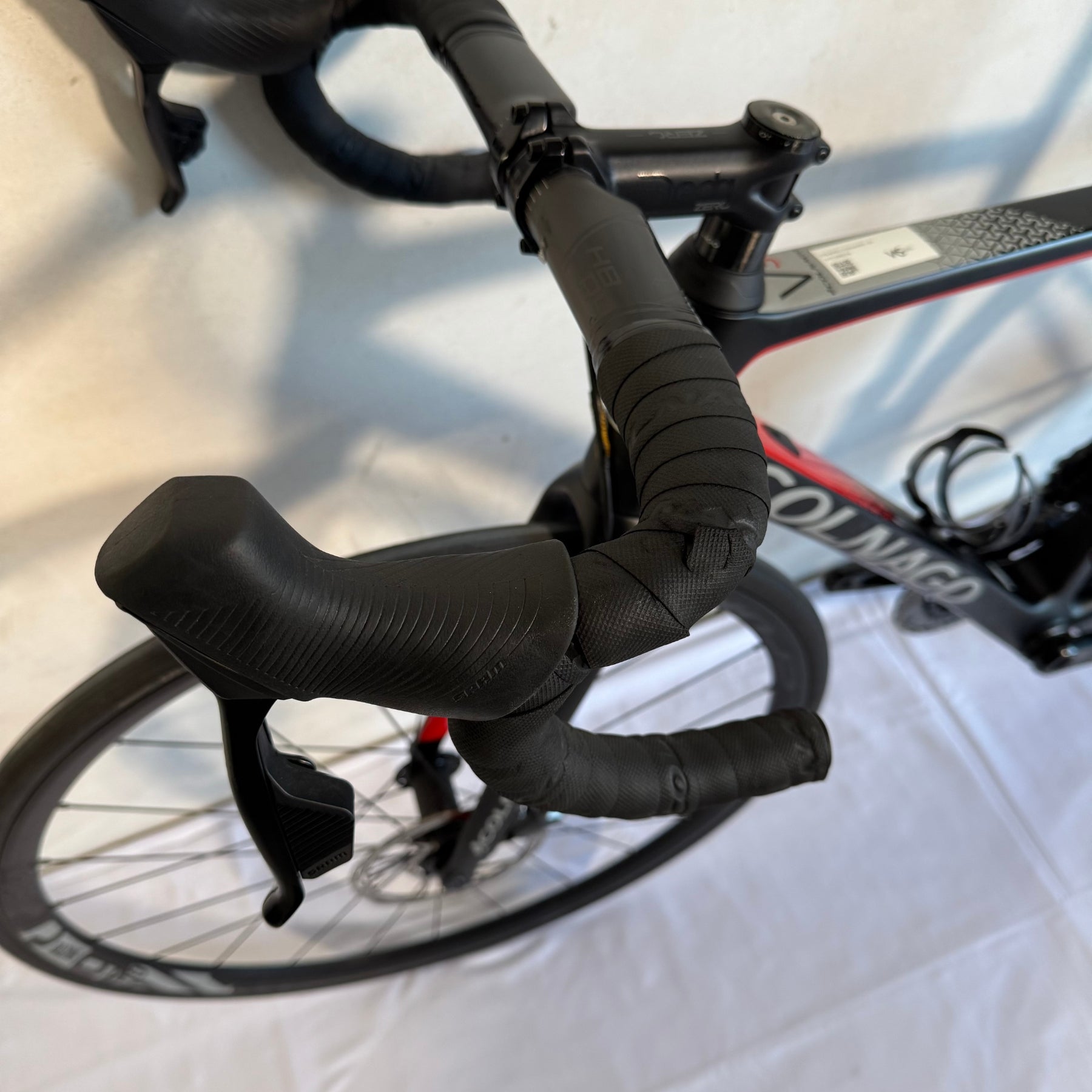 Colnago V3 Sram Rival AXS Black Red 50s 53 YT21D00216 Detalle Cinta