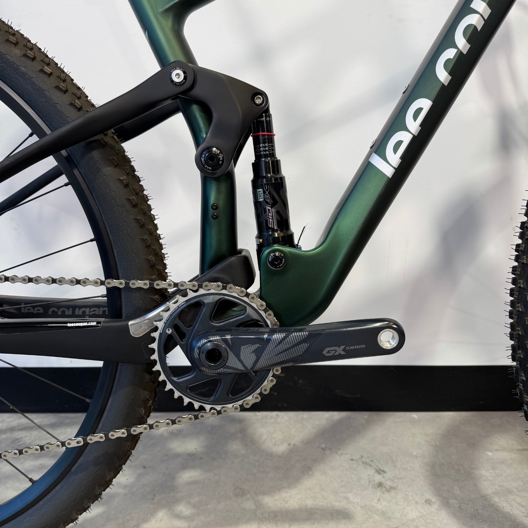 Lee Cougan Crossfire 428 Carbon Green M (22CX-A-1071). Detalle Grupo