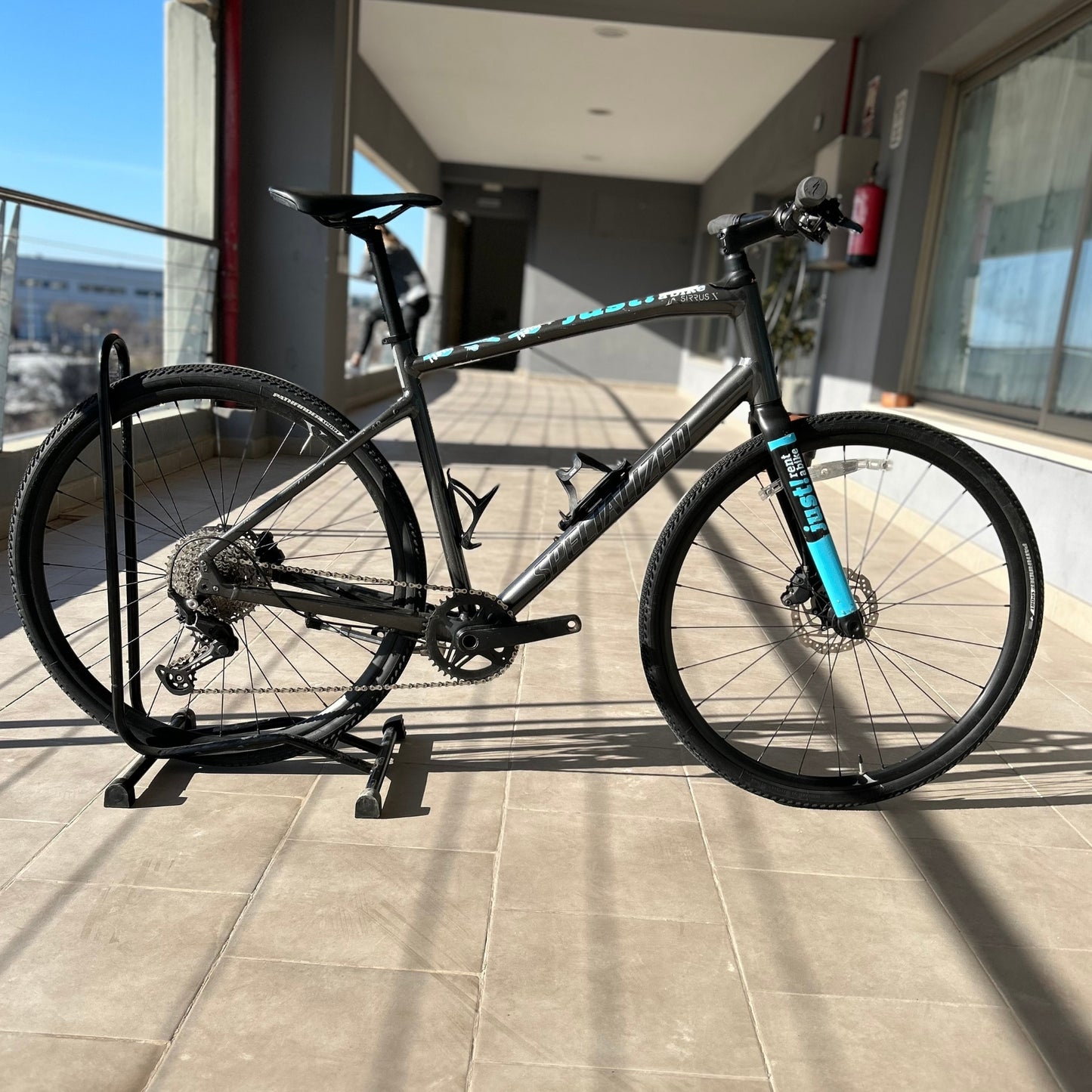 Specialized Sirrus X 4.0 Gloss Smoke- Cool Grey L WSBC024075173R