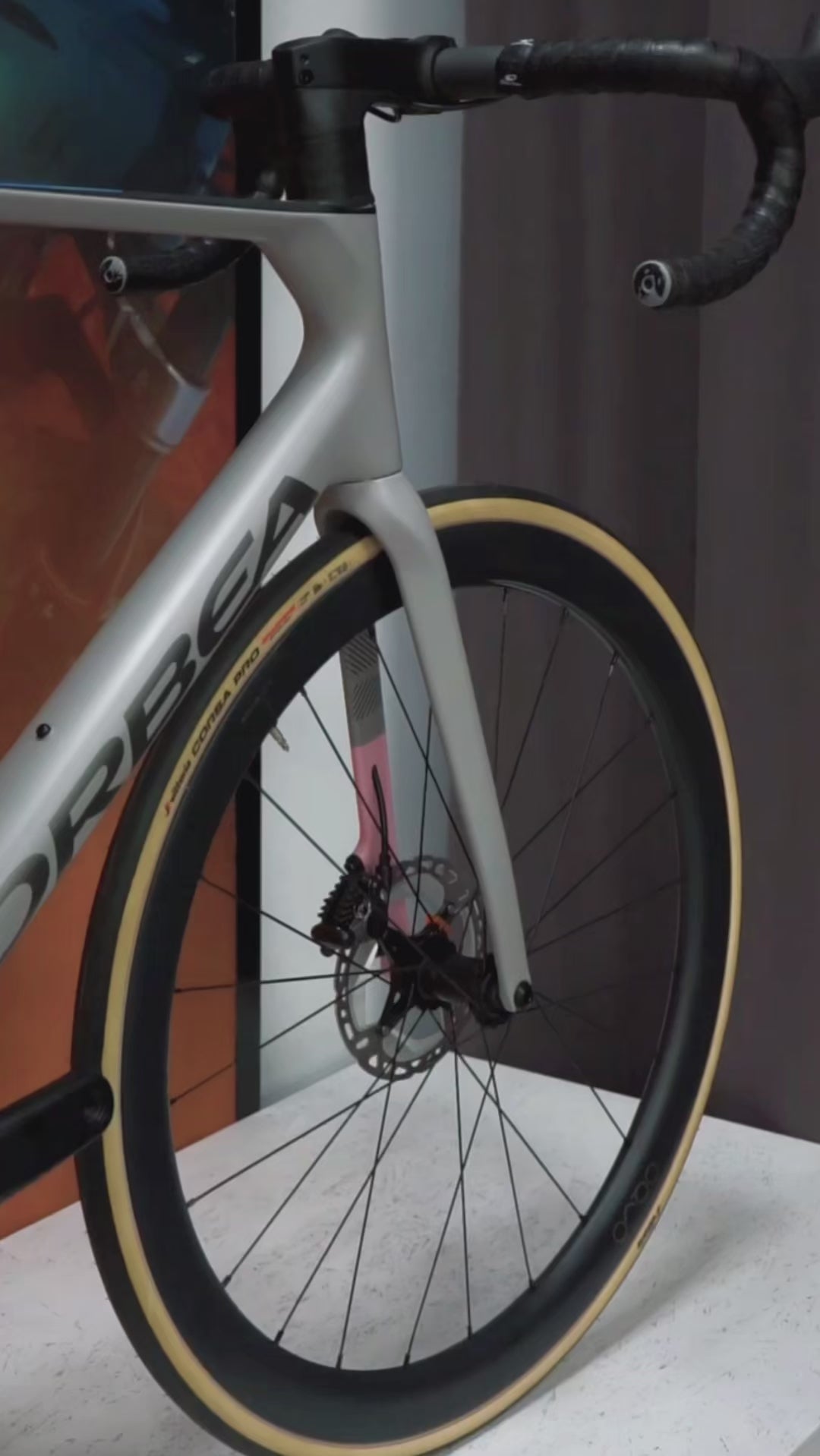 Cargar vídeo: Bicicleta Orbea Orca M35i PWR 4iiii