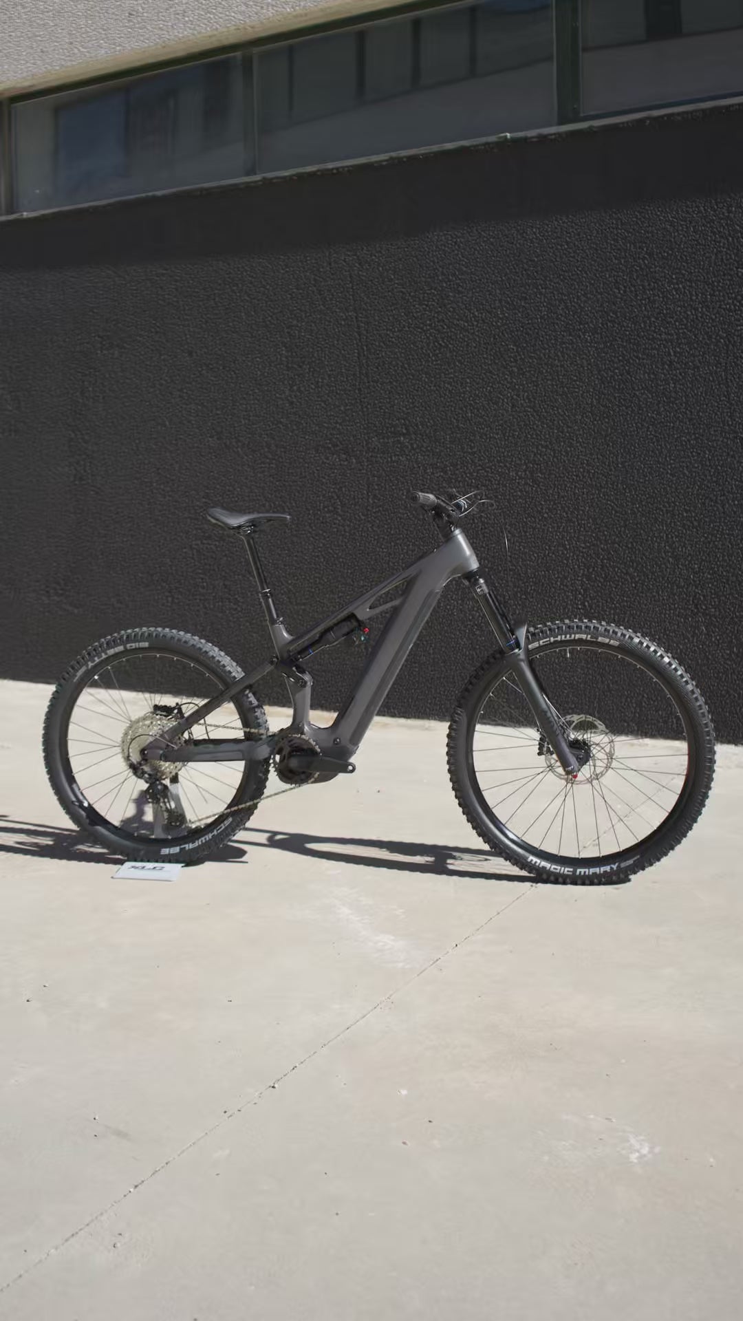 Cargar vídeo: Bicicleta Cube Stereo Hybrid One77 Race 800