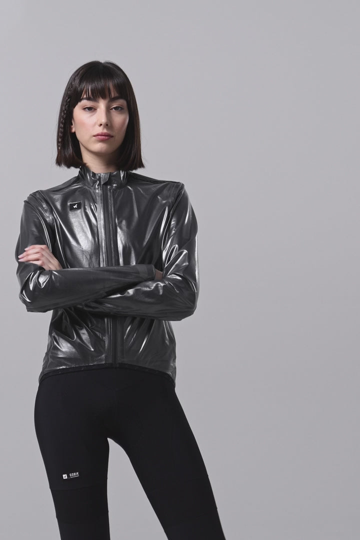 Cargar vídeo: Chaqueta Ligera Gobik Impermeable Pluvia 2.0 Unisex Cold25 True Black Women
